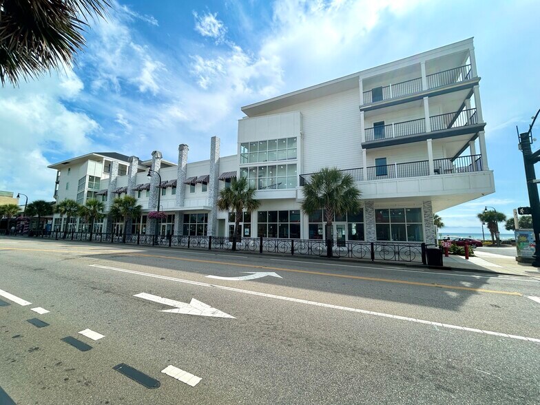 700 N Ocean Blvd, Myrtle Beach, SC à louer - Photo de l’immeuble – Image 1 sur 10