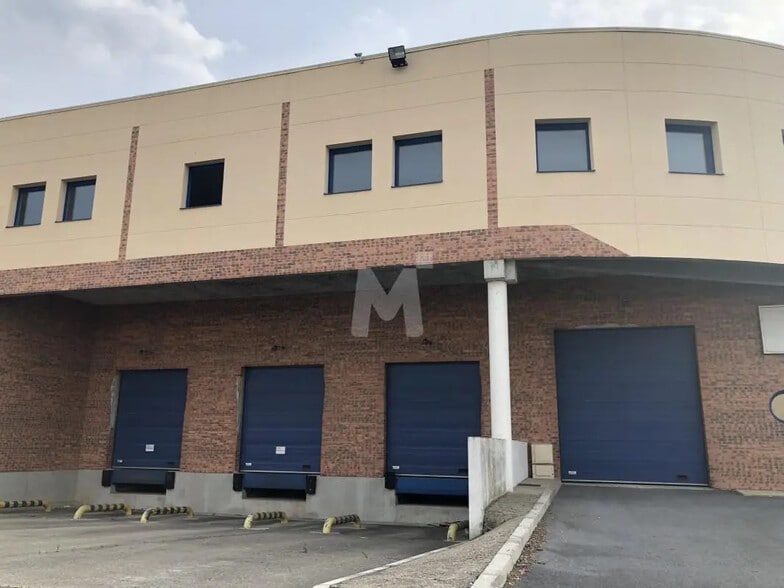 Local d’activités dans Moissy-Cramayel à louer - Photo de l’immeuble – Image 1 sur 6