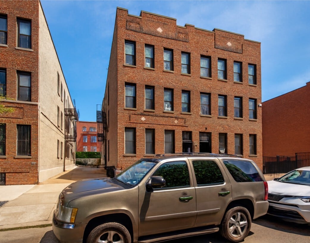 4715 47th St, Woodside, NY à vendre Photo principale– Image 1 sur 13