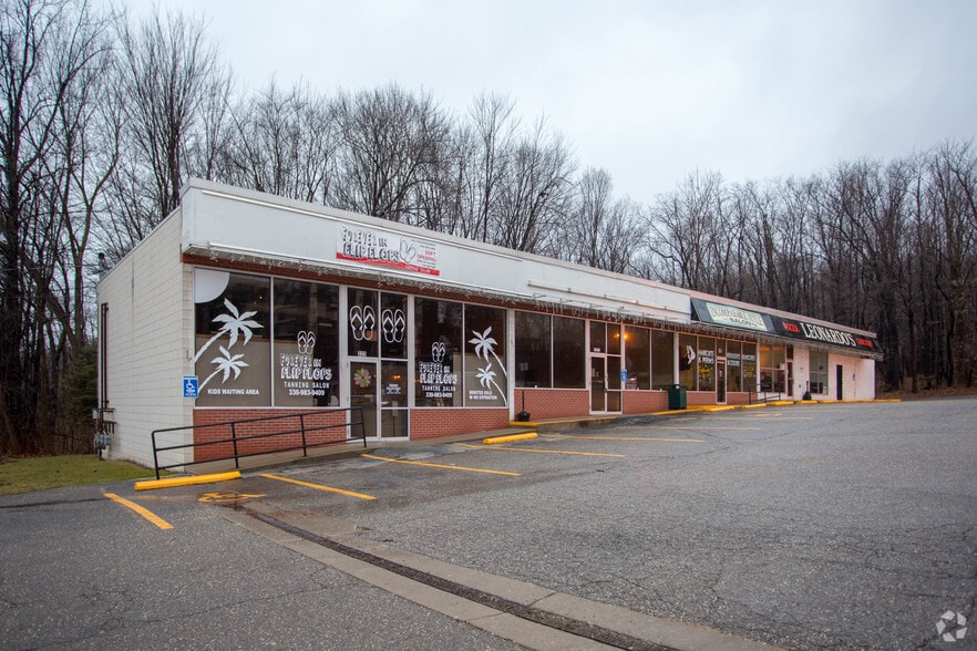 322-332 Darrow Rd, Akron, OH à louer - Photo principale – Image 1 sur 4