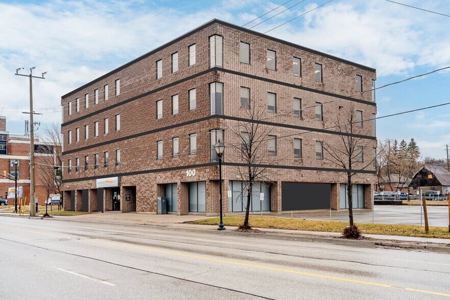 100 Colborne St, Orillia, ON à louer - Photo de l’immeuble – Image 2 sur 8