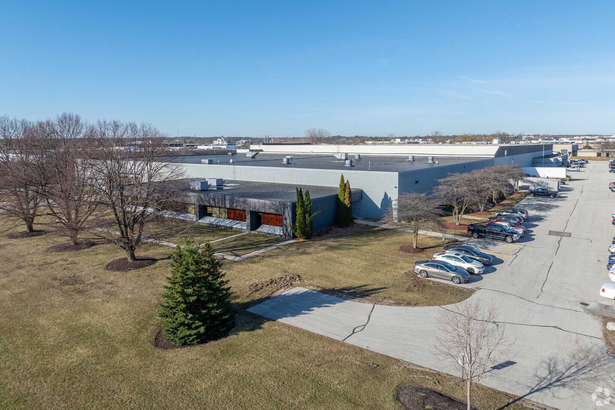 W142N9251 Fountain Blvd, Menomonee Falls, WI à louer Photo de l’immeuble– Image 1 sur 7