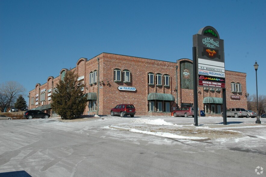 13304 W Center Rd, Omaha, NE à louer - Photo de l’immeuble – Image 3 sur 10