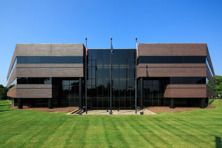 9100 Shelbyville Rd, Louisville, KY à louer - Photo de l’immeuble – Image 1 sur 23