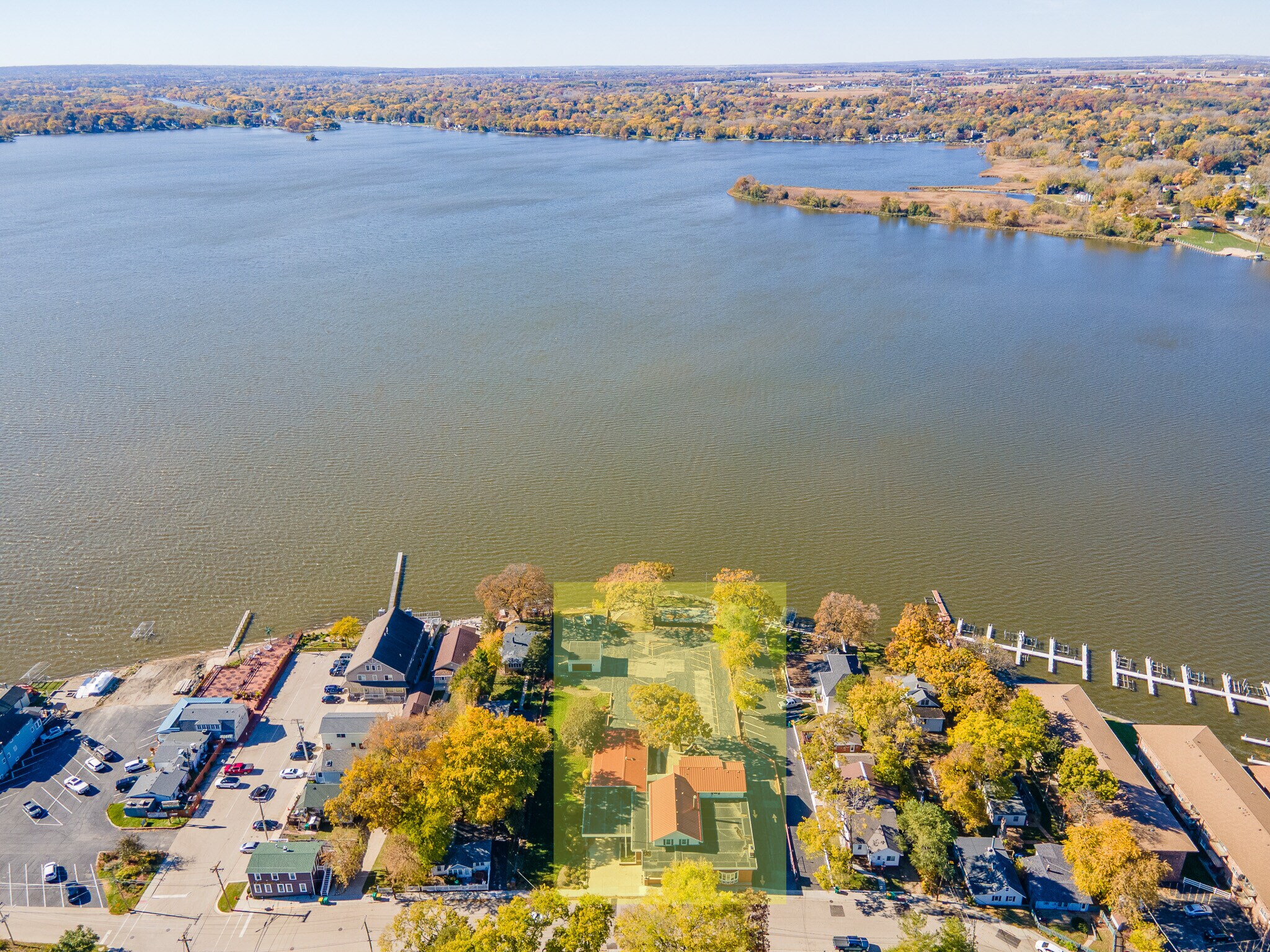 12 N Pistakee Lake Rd, Fox Lake, IL à louer Photo principale– Image 1 sur 2