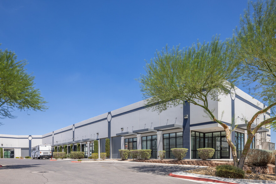 4570 W Post Rd, Las Vegas, NV à louer - Photo de l’immeuble – Image 2 sur 4