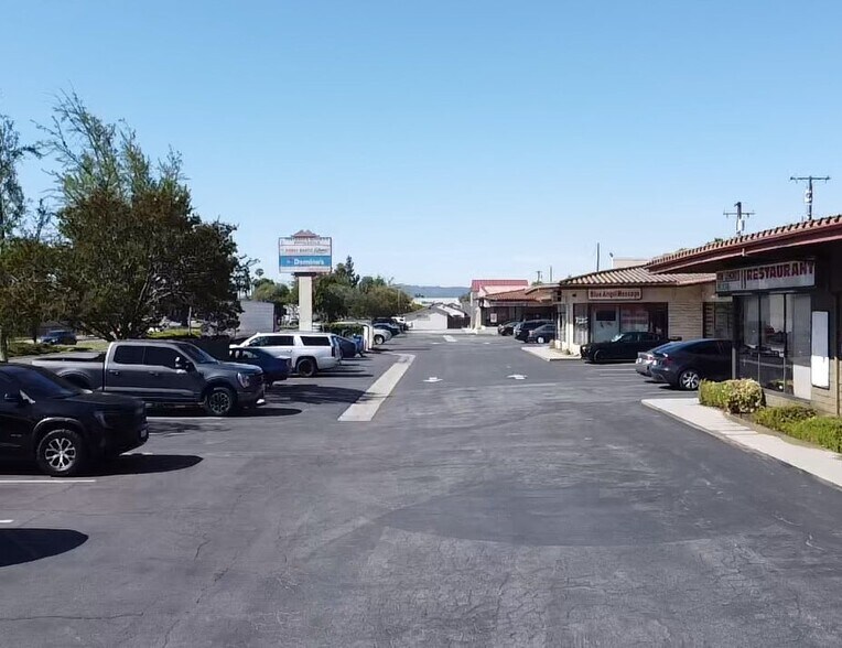 823-839 S Glendora Ave, West Covina, CA à vendre - Photo de l’immeuble – Image 3 sur 6