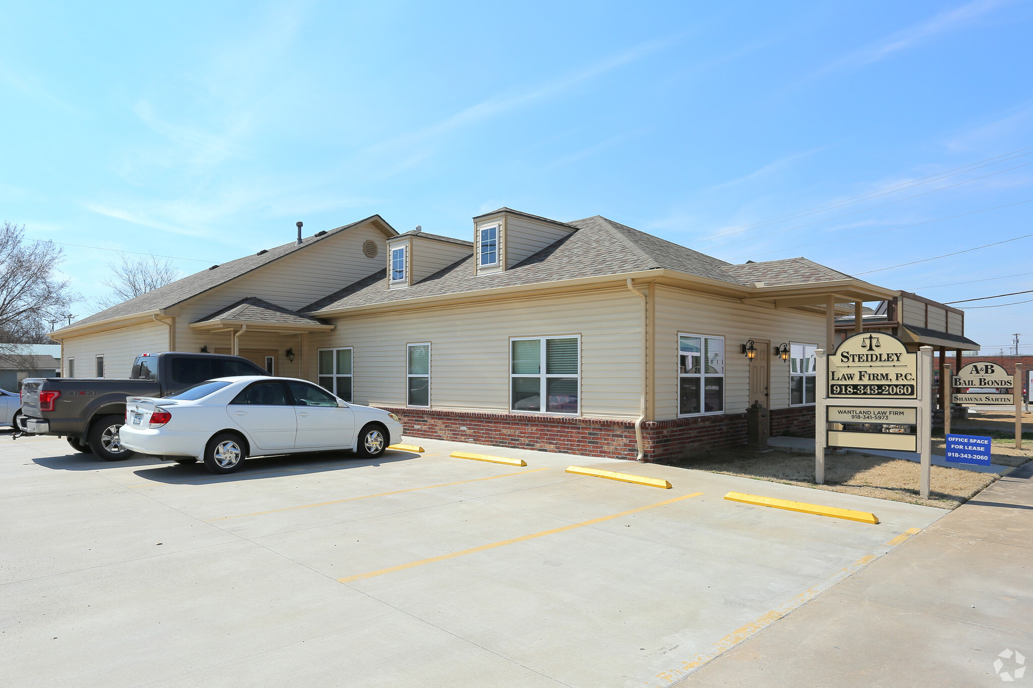 319-321 W 1st St, Claremore, OK à louer Photo principale– Image 1 sur 4