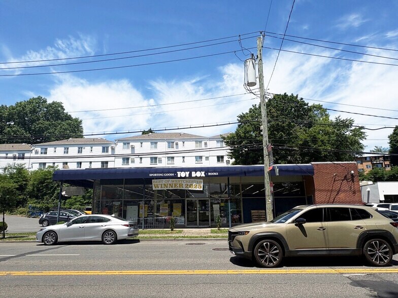 310 W Boston Post Rd, Mamaroneck, NY à louer - Photo de l’immeuble – Image 1 sur 5