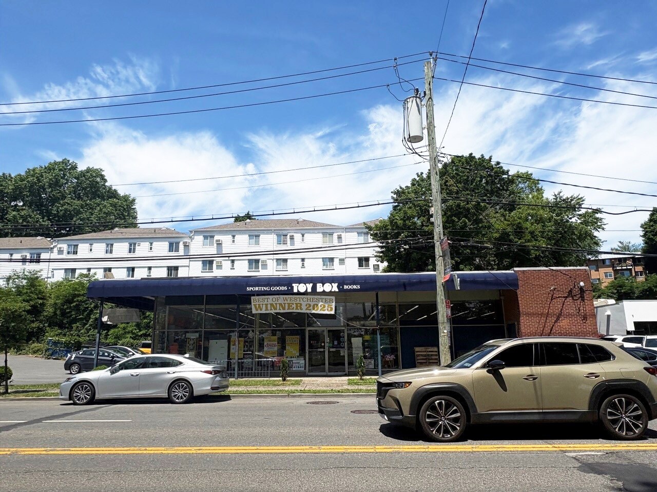 310 W Boston Post Rd, Mamaroneck, NY à louer Photo de l’immeuble– Image 1 sur 6