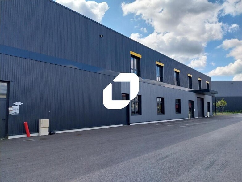 Local d’activités dans Neuville-sur-Saône à louer - Photo de l’immeuble – Image 1 sur 8