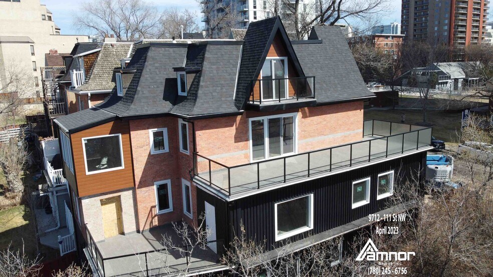 9712 111 St NW, Edmonton, AB à vendre - Photo de l’immeuble – Image 3 sur 8