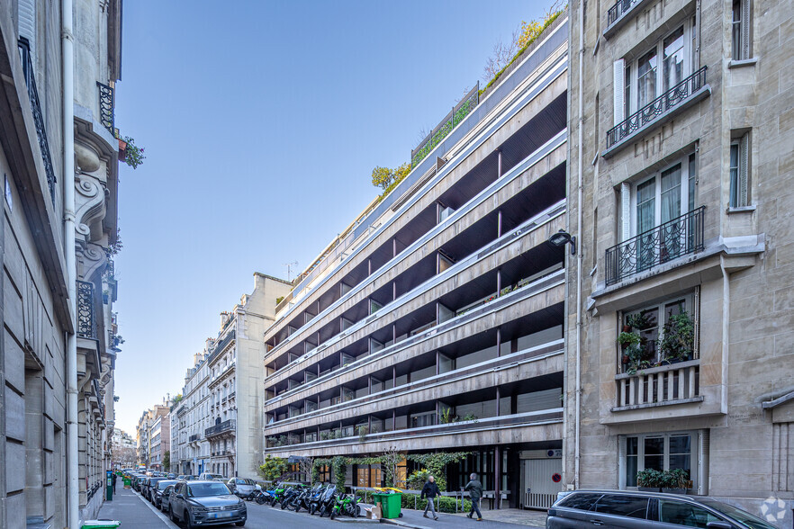 33-35 Rue De Chazelles, Paris à louer - Photo de l’immeuble – Image 2 sur 3
