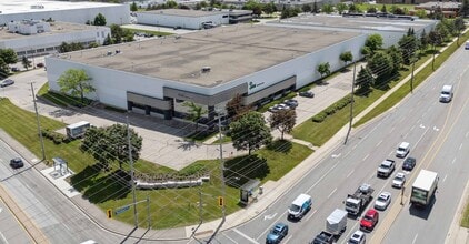 1030 Courtneypark Dr E, Mississauga, ON à louer Photo de l’immeuble– Image 2 sur 13