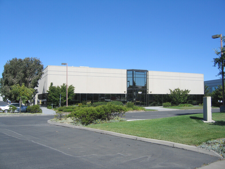 607 Airpark Rd, Napa, CA à louer - Photo de l’immeuble – Image 1 sur 6