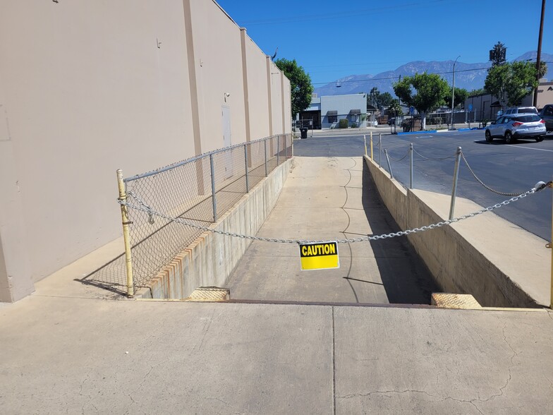 1009-1033 Brooks St, Ontario, CA à louer - Photo de l’immeuble – Image 2 sur 17