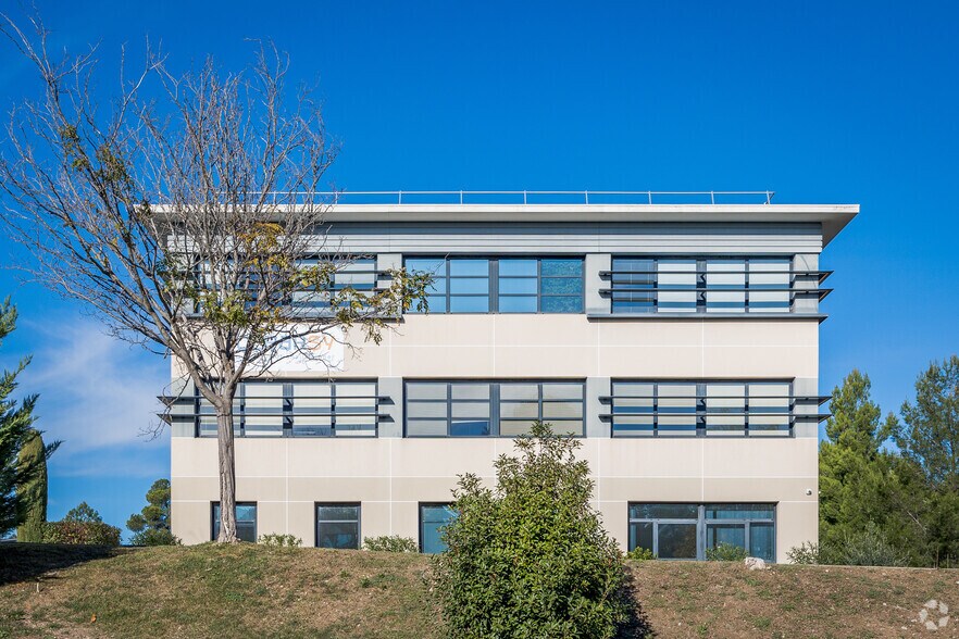 320 Avenue Archimède, Aix-en-Provence à louer - Photo de l’immeuble – Image 3 sur 4