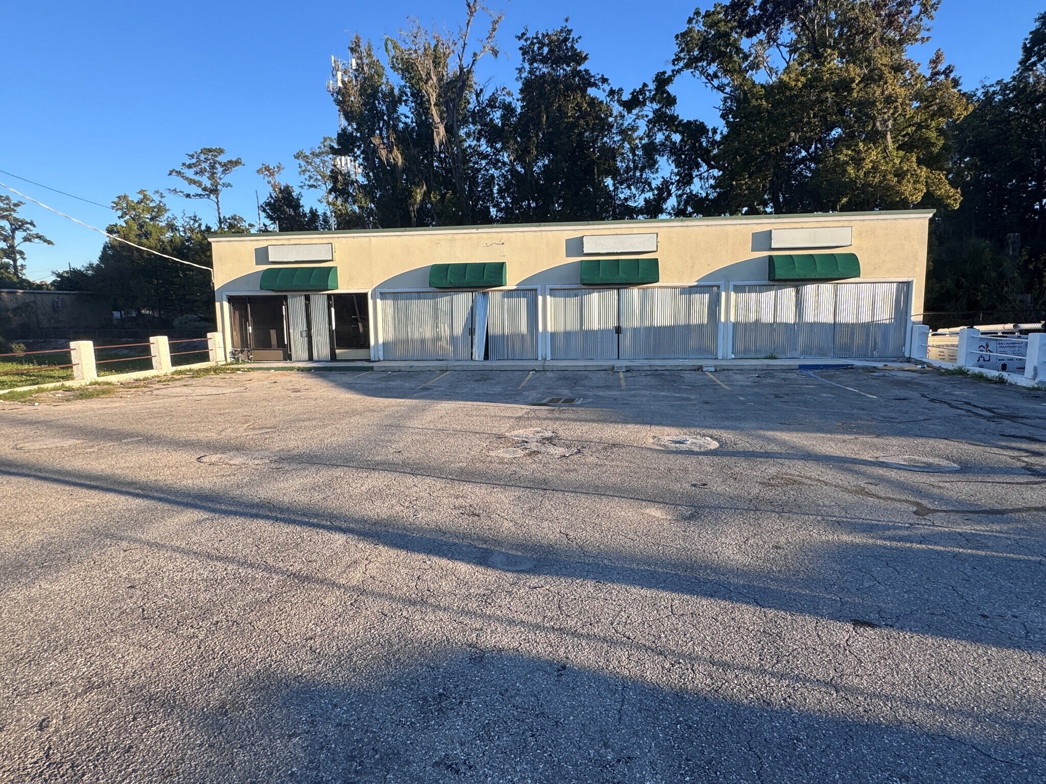 Four Points of Jax Retail Portfolio portefeuille de 4 biens à vendre sur LoopNet.fr Photo principale– Image 1 sur 6