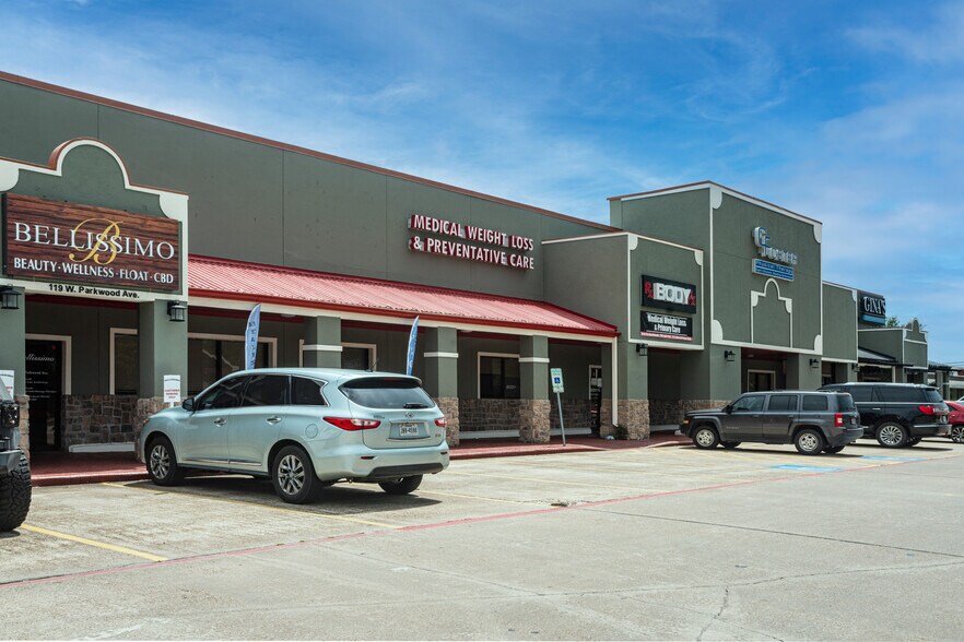 117-133 W Parkwood Ave, Friendswood, TX à louer - Photo de l’immeuble – Image 3 sur 18