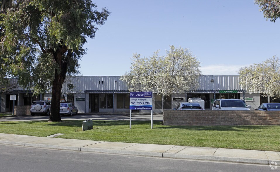 2111 Research Dr, Livermore, CA à louer - Photo de l’immeuble – Image 2 sur 4