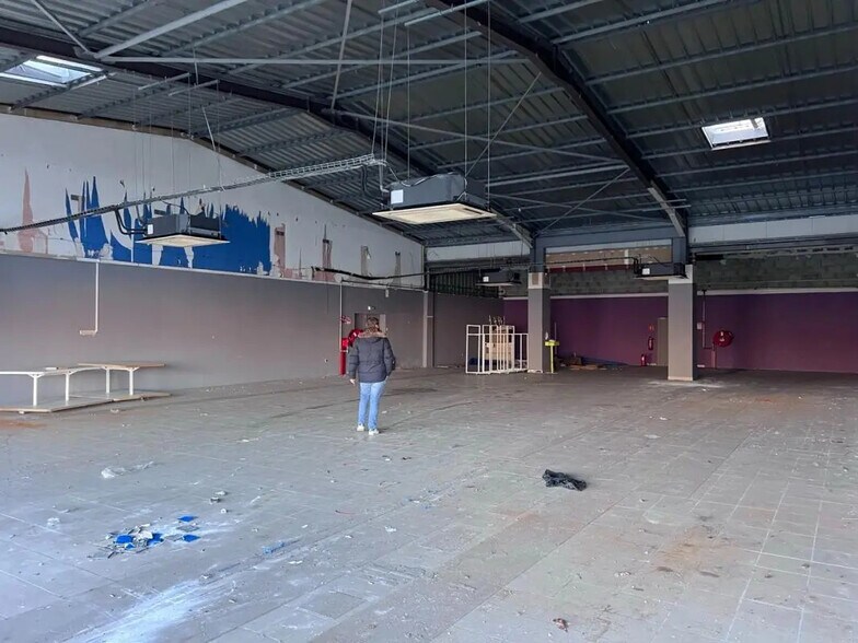 Local commercial dans Saint-Lô à louer - Photo intérieure – Image 1 sur 2