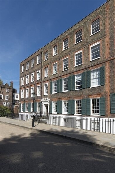 1 New Sq, Londres à louer - Photo de l’immeuble – Image 3 sur 20