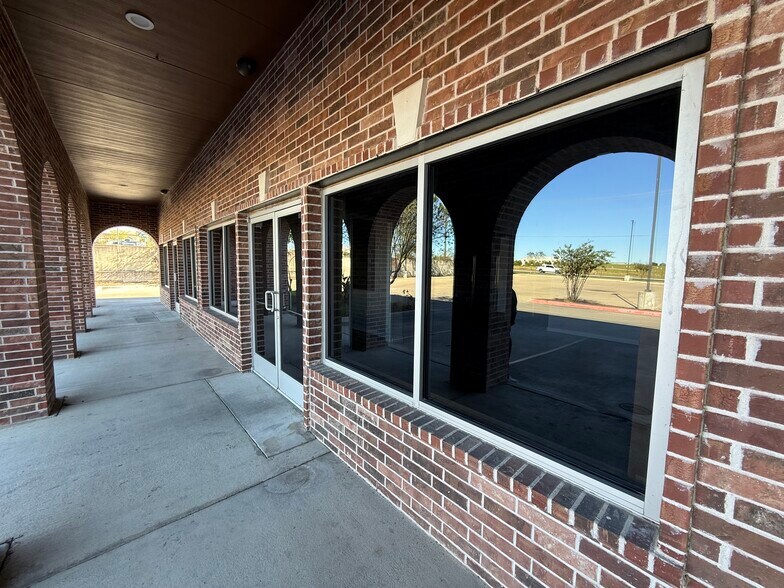 1101 Bunton Creek Rd, Kyle, TX à louer - Photo de l’immeuble – Image 3 sur 12