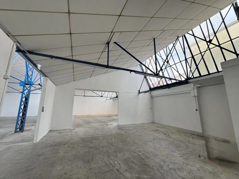 Local d’activités dans Montreuil à louer - Photo intérieure – Image 2 sur 11