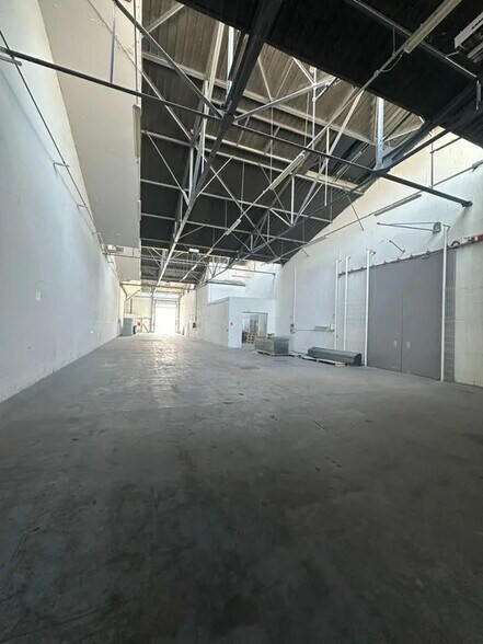 Industriel/Logistique dans Périgny à louer - Photo de l’immeuble – Image 2 sur 4