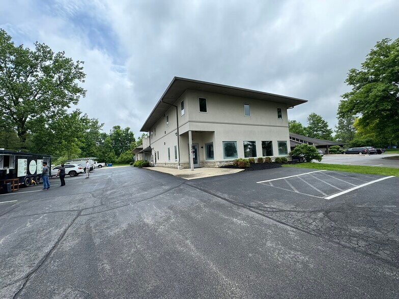 171 Green Meadows Dr S, Lewis Center, OH à vendre - Photo de l’immeuble – Image 3 sur 31