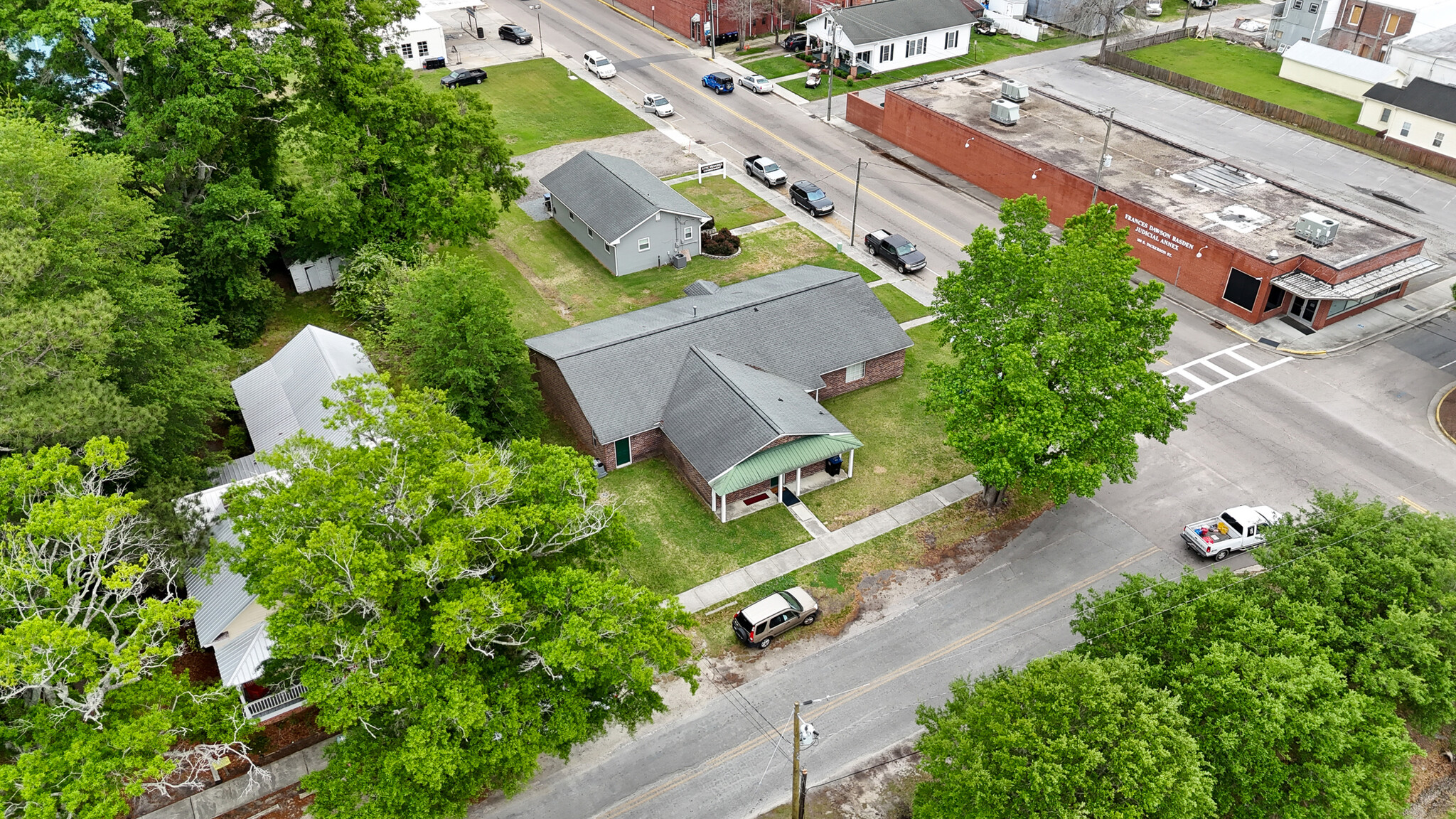 100 N Dickerson St, Burgaw, NC à vendre Photo de l’immeuble– Image 1 sur 12