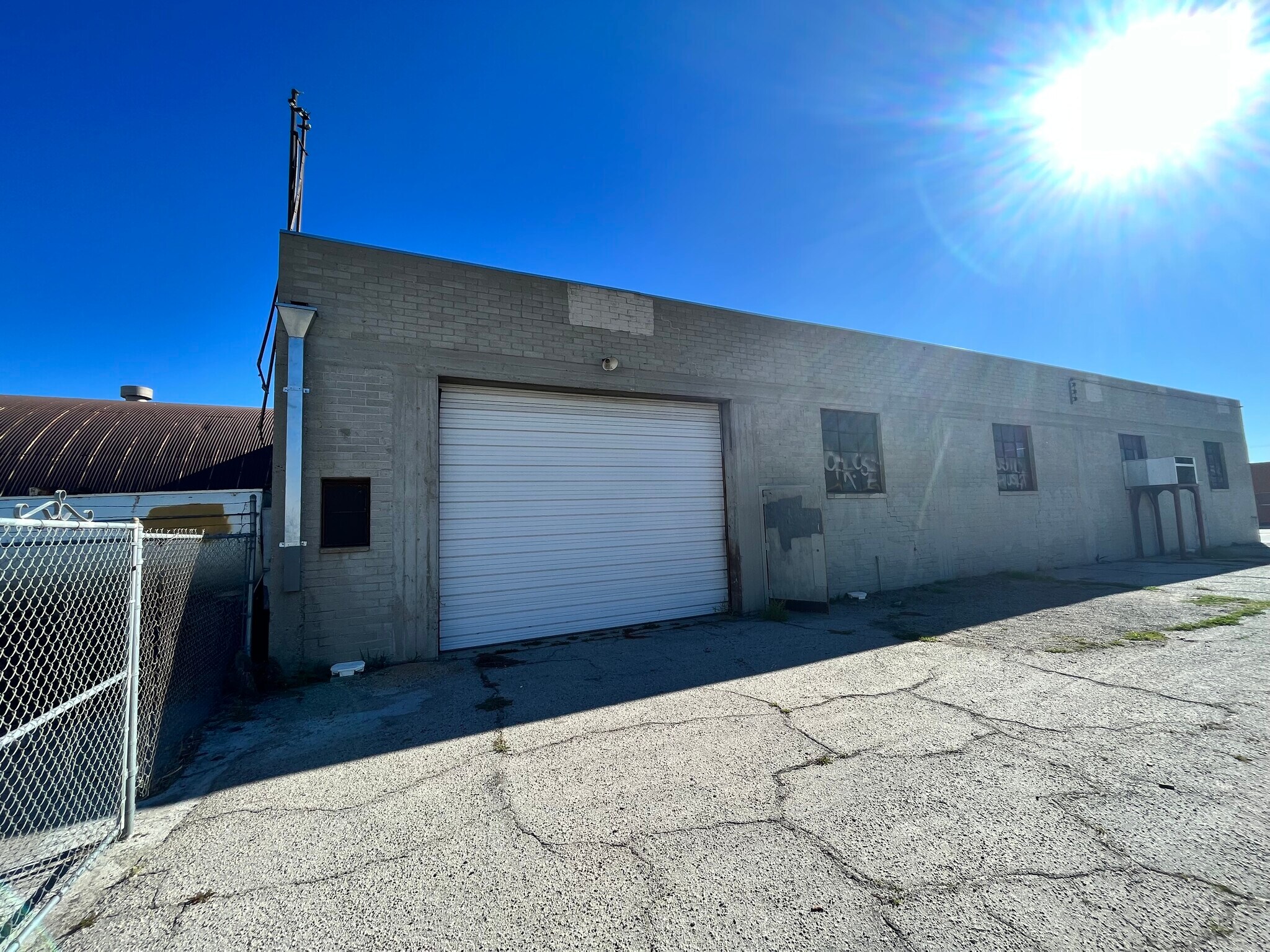 112 N Arrowhead Ave, San Bernardino, CA à louer Photo principale– Image 1 sur 15