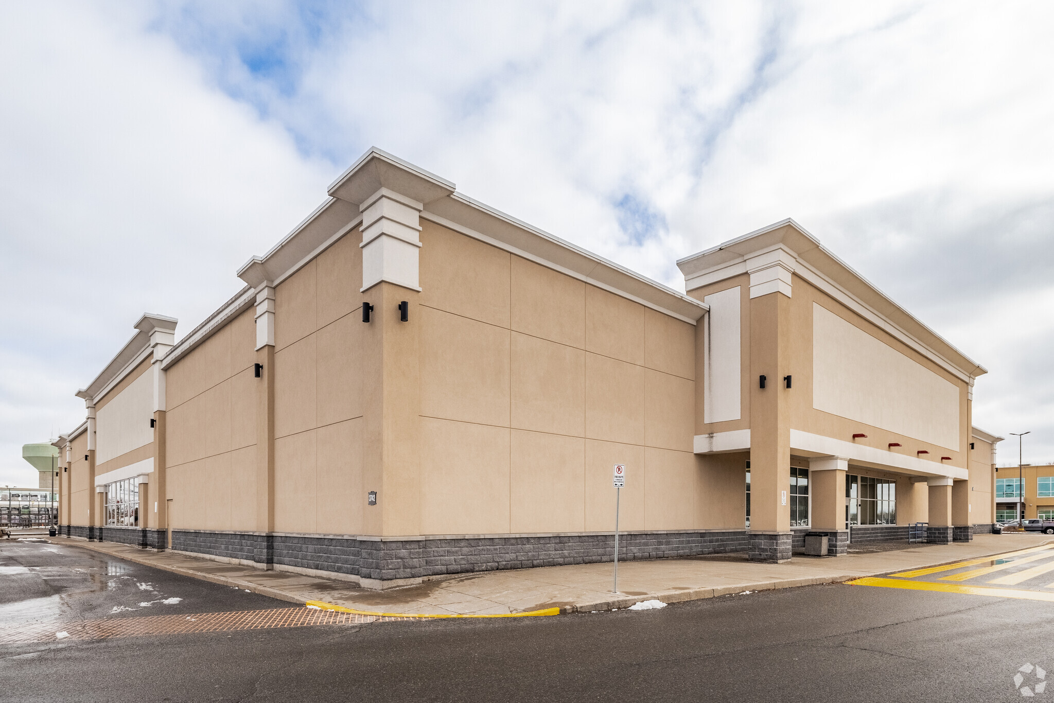 3742 Innes Rd, Ottawa, ON à louer Photo de l’immeuble– Image 1 sur 22