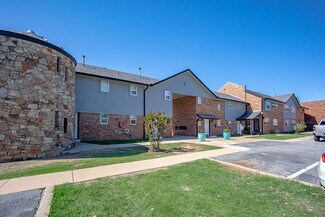 Plus de détails pour 240 E 15th St, Edmond, OK - Logement à vendre