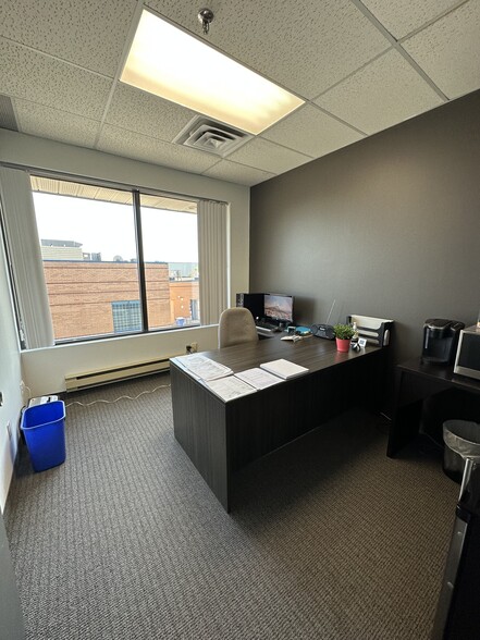 151 Boul De Mortagne, Boucherville, QC à louer - Photo intérieure – Image 3 sur 5