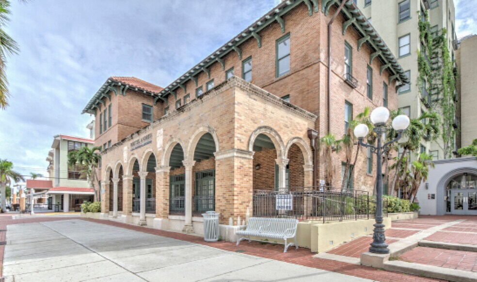 2310 First St, Fort Myers, FL à louer - Photo principale – Image 1 sur 24
