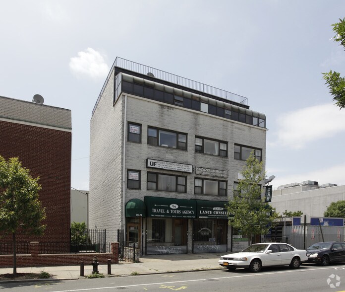 36-12 34th Ave, Long Island City, NY à louer - Photo de l’immeuble – Image 2 sur 4