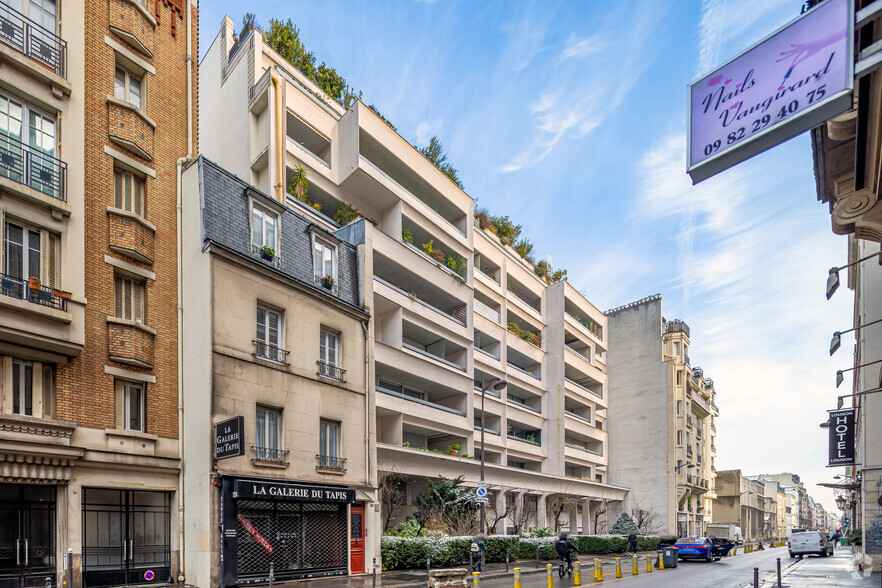 Rue De Vaugirard, Paris à vendre - Photo principale – Image 1 sur 2