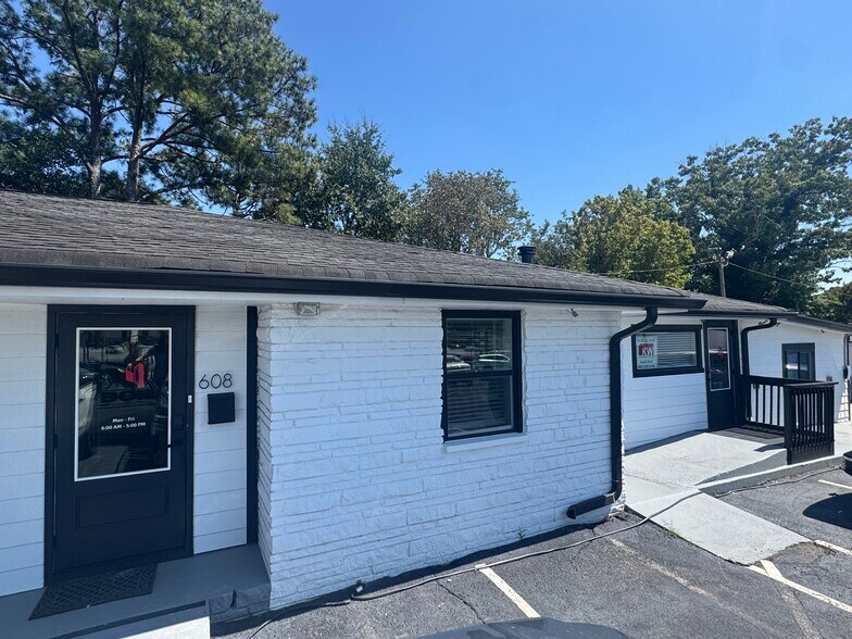 608 Mauldin Dr, Woodstock, GA à louer - Photo de l’immeuble – Image 2 sur 14