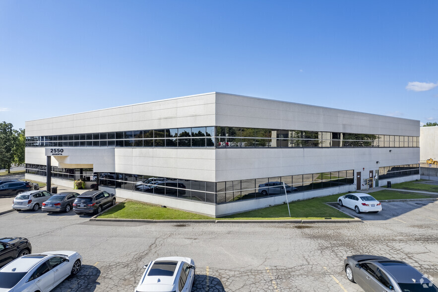2550 Argentia Rd, Mississauga, ON à louer - Photo de l’immeuble – Image 2 sur 6