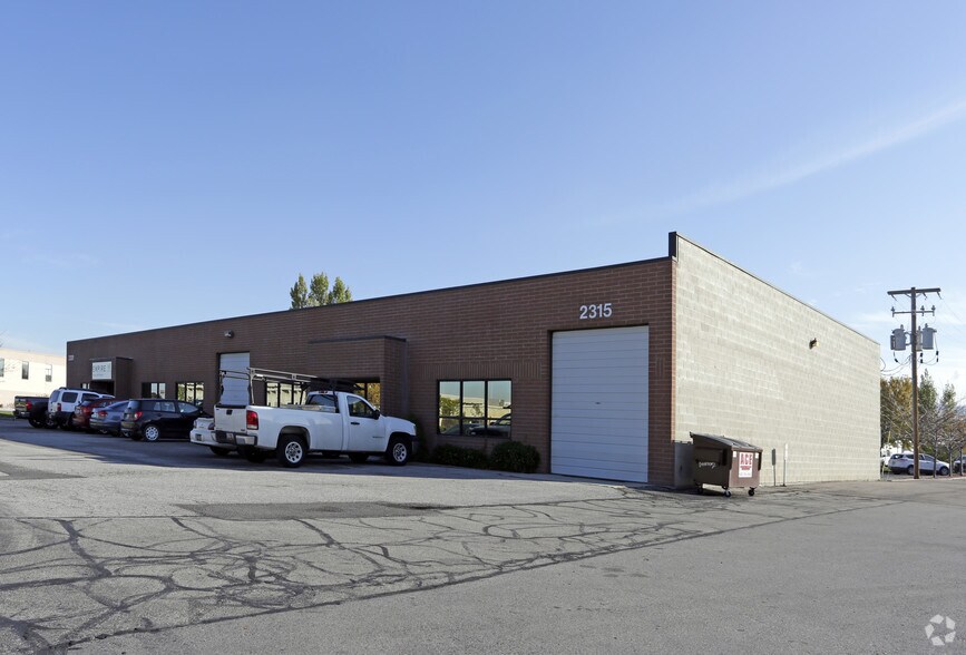 2301-2315 Decker Lake Blvd, Salt Lake City, UT à louer - Photo principale – Image 1 sur 4
