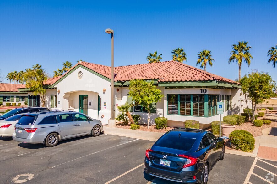 1757 E Baseline Rd, Gilbert, AZ à louer - Photo de l’immeuble – Image 1 sur 1