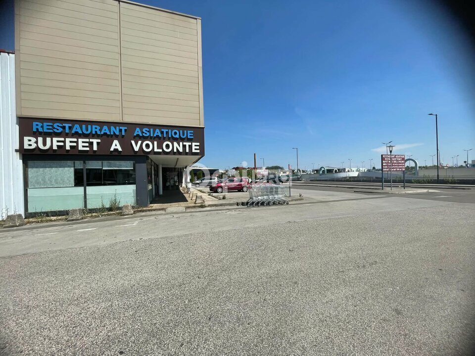Local commercial dans Quetigny à louer Photo de l’immeuble– Image 1 sur 4