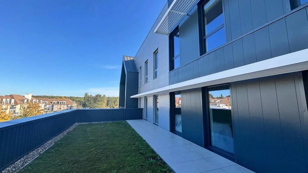 44 Rue Pierre Curie, Plaisir à louer - Photo de l’immeuble – Image 3 sur 8