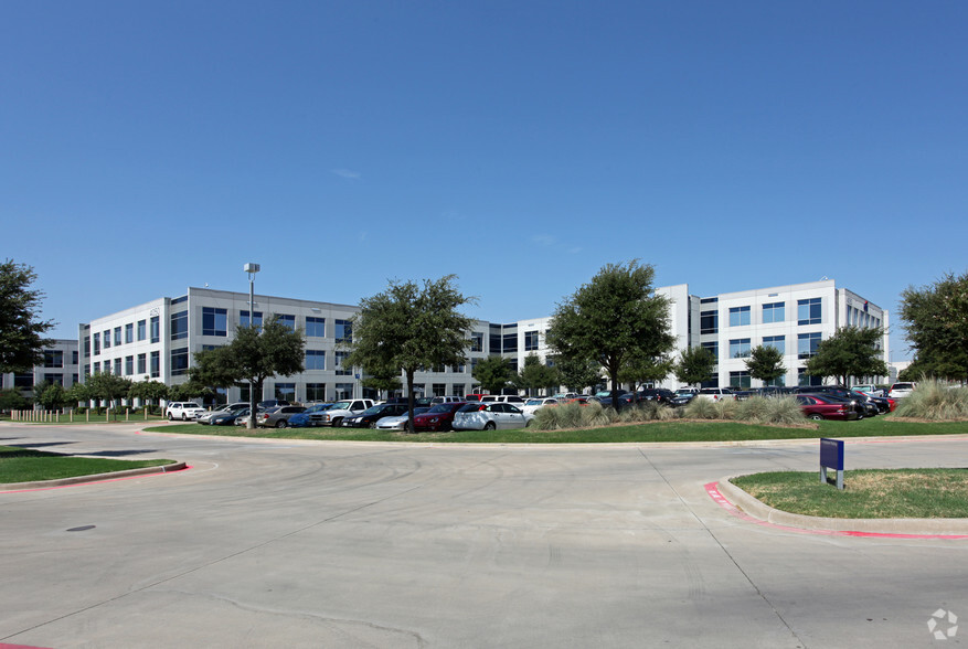 4000 Regent Blvd, Irving, TX à louer - Photo de l’immeuble – Image 3 sur 12