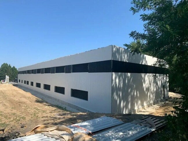 Plus de détails pour Local d'activités à louer