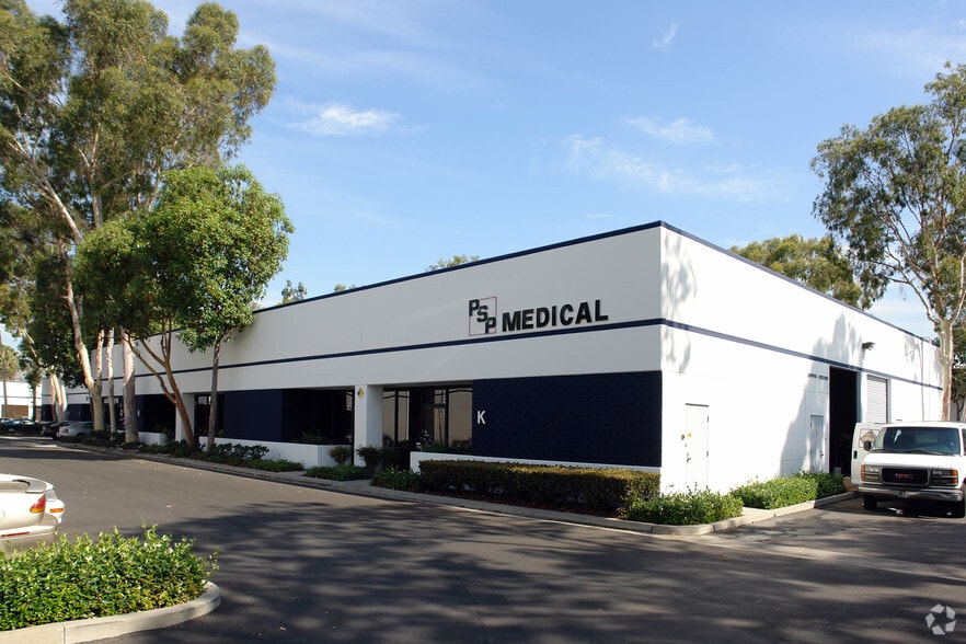 11731 Telegraph Rd, Santa Fe Springs, CA à vendre - Photo principale – Image 1 sur 6