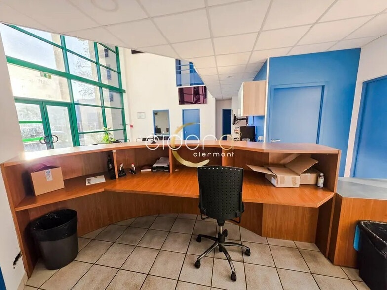 Local d’activités dans Clermont-Ferrand à louer - Hall d’entrée – Image 3 sur 17