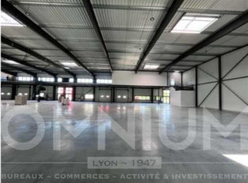 Local d’activités dans Dagneux à louer - Photo de l’immeuble – Image 3 sur 8
