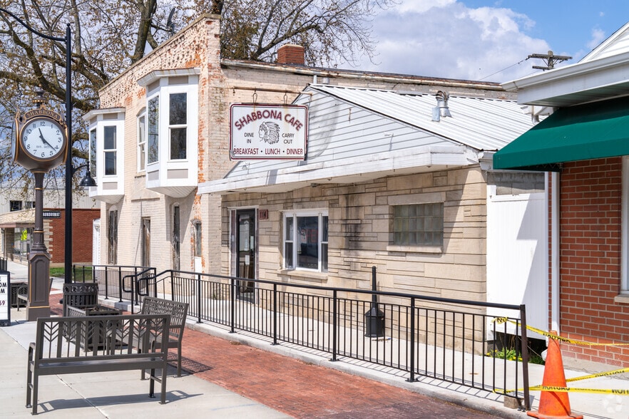 114 W Comanche Ave, Shabbona, IL à louer - Photo principale – Image 1 sur 9